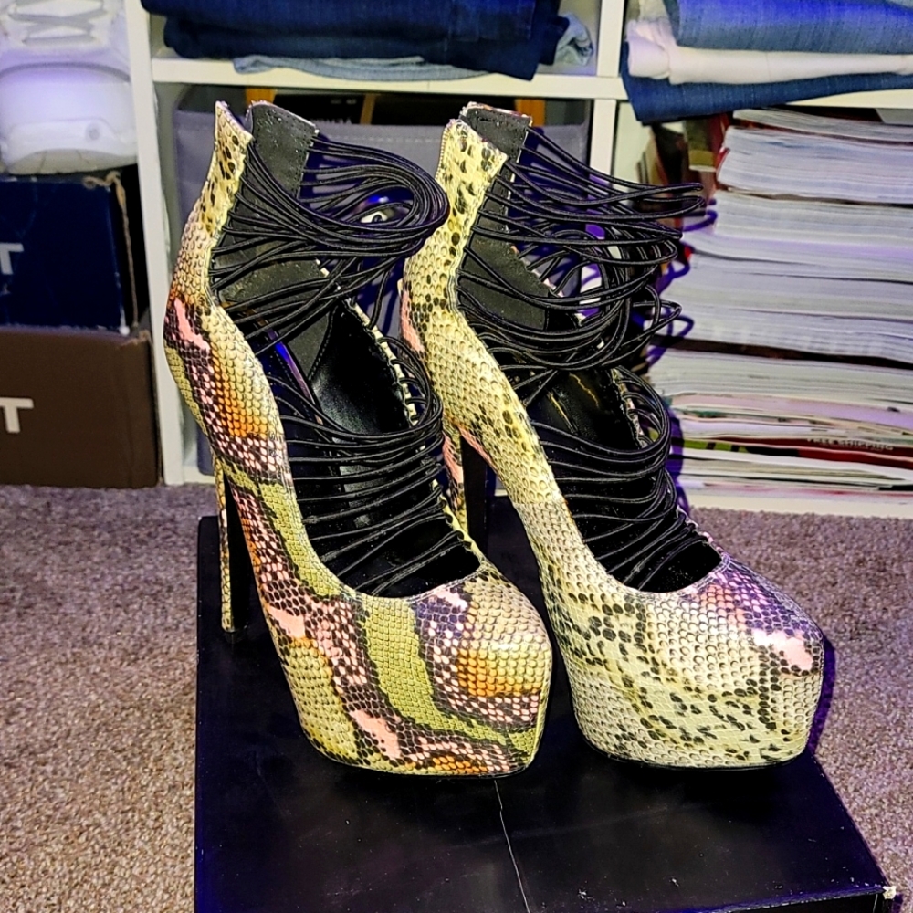 Snake skill heels